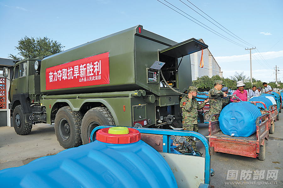 山丹县人武部组织官兵和民兵投入抗旱保供水行动