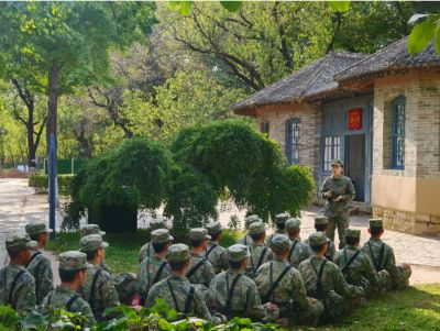 空军军医大学组织2025级学员赴延安开展实践教学活动